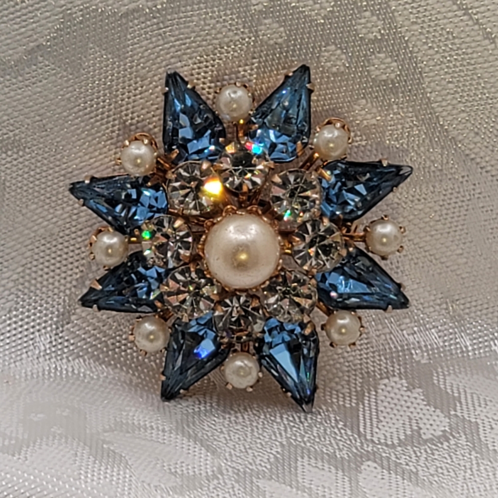 Coro Signed Superb Condition Gorgeous Crystals & Pearls Brooch Pin